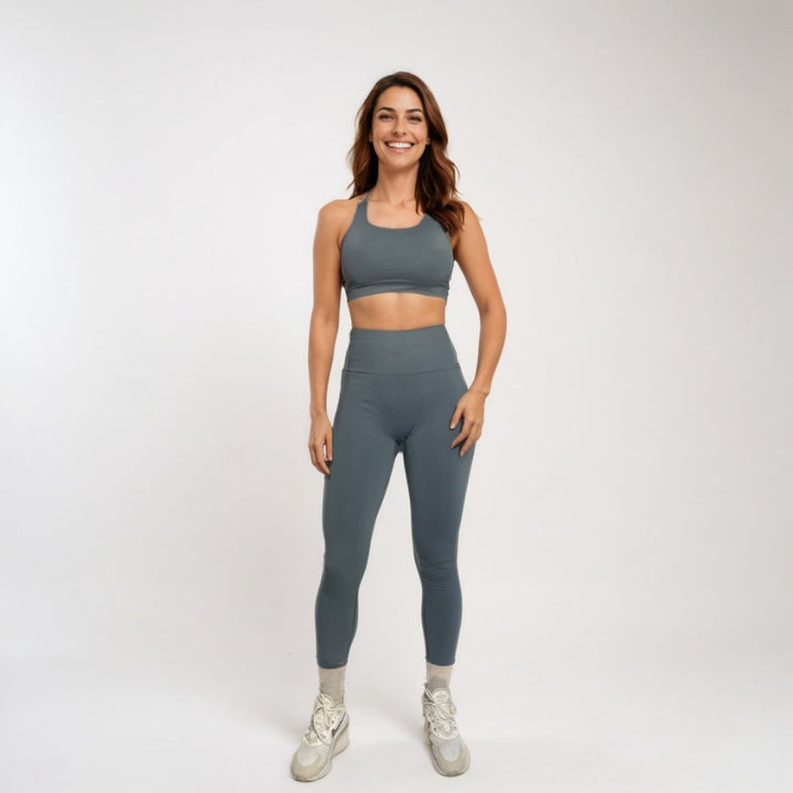 ropa-deportiva-gris